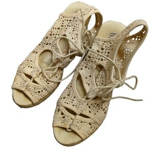Bucco beige lace wedge shoes String closure. Good condition. Size 8.5